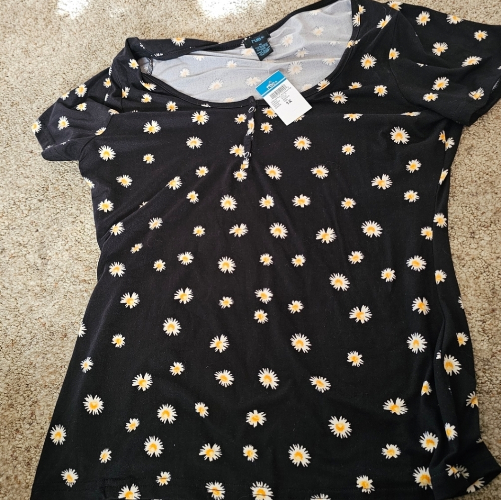 Plus Rue 21 Black Daisy Print Women's Top